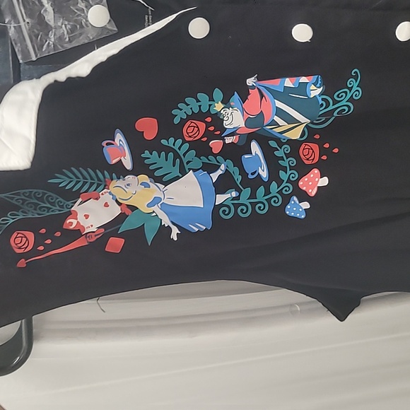 NWT Disney Alice In Wonderland Retro Roses Romper Size XL - Picture 5 of 8